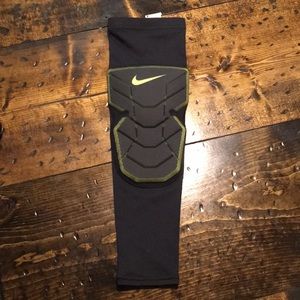 Basketball arm sleeve